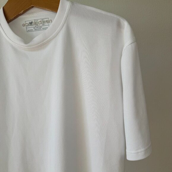 New Balance Lightweight Running Shirt Mens XS White Reflective Athletic Training - Picture 3 of 11